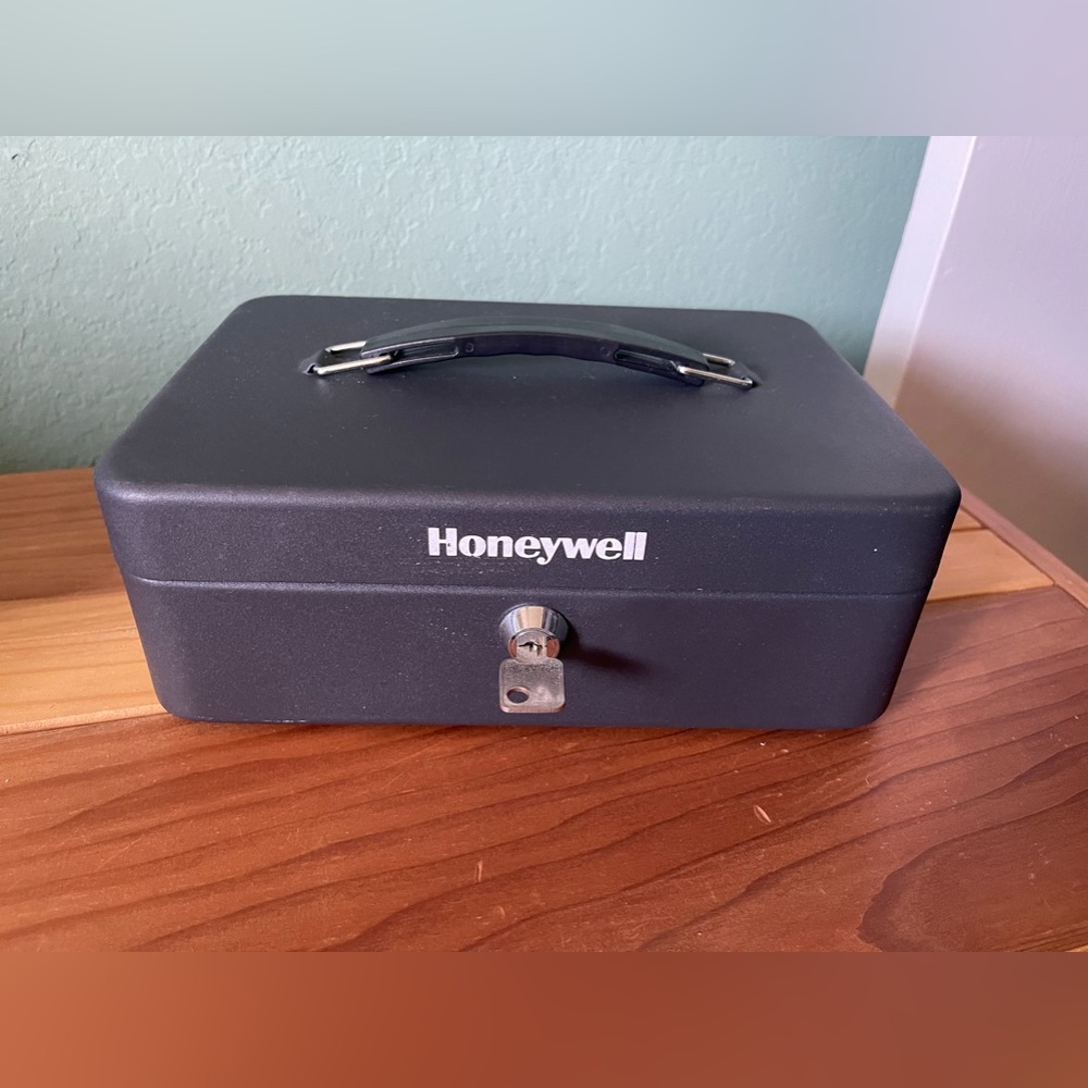Standard Cash Box, 9.8x7x3.5” Steel Black Two Keys